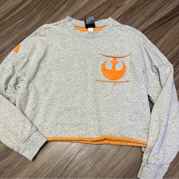 Star Wars: The Rise Of Skywalker Resistance Raw-Edge sz S Athletic Jersey crop - Picture 3 of 10